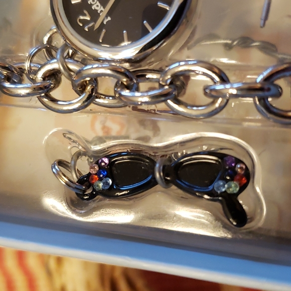 Mudd Charm Watch with charms - Picture 4 of 6